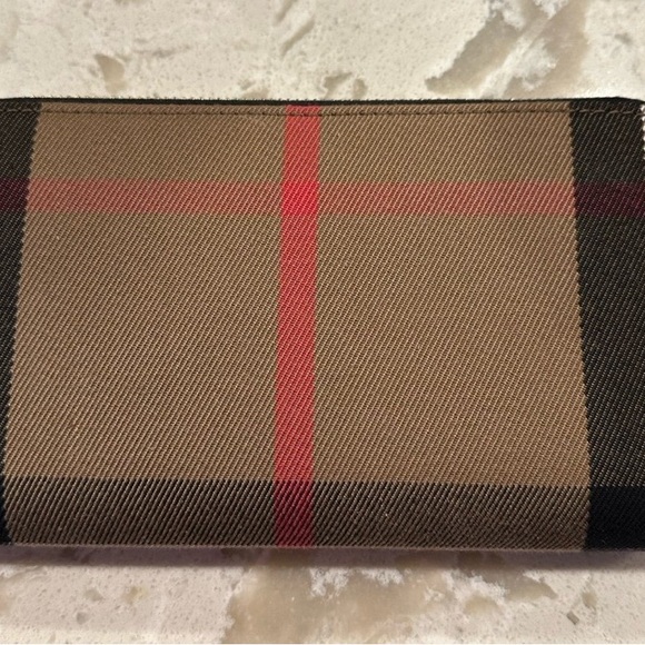 Beautiful Burberry bag & wallet! Gorgeous! - Picture 9 of 11
